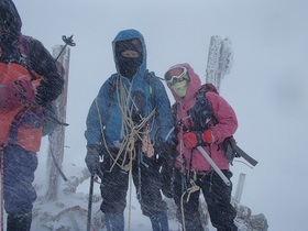 20141229-吹雪の赤岳山頂で2.jpg